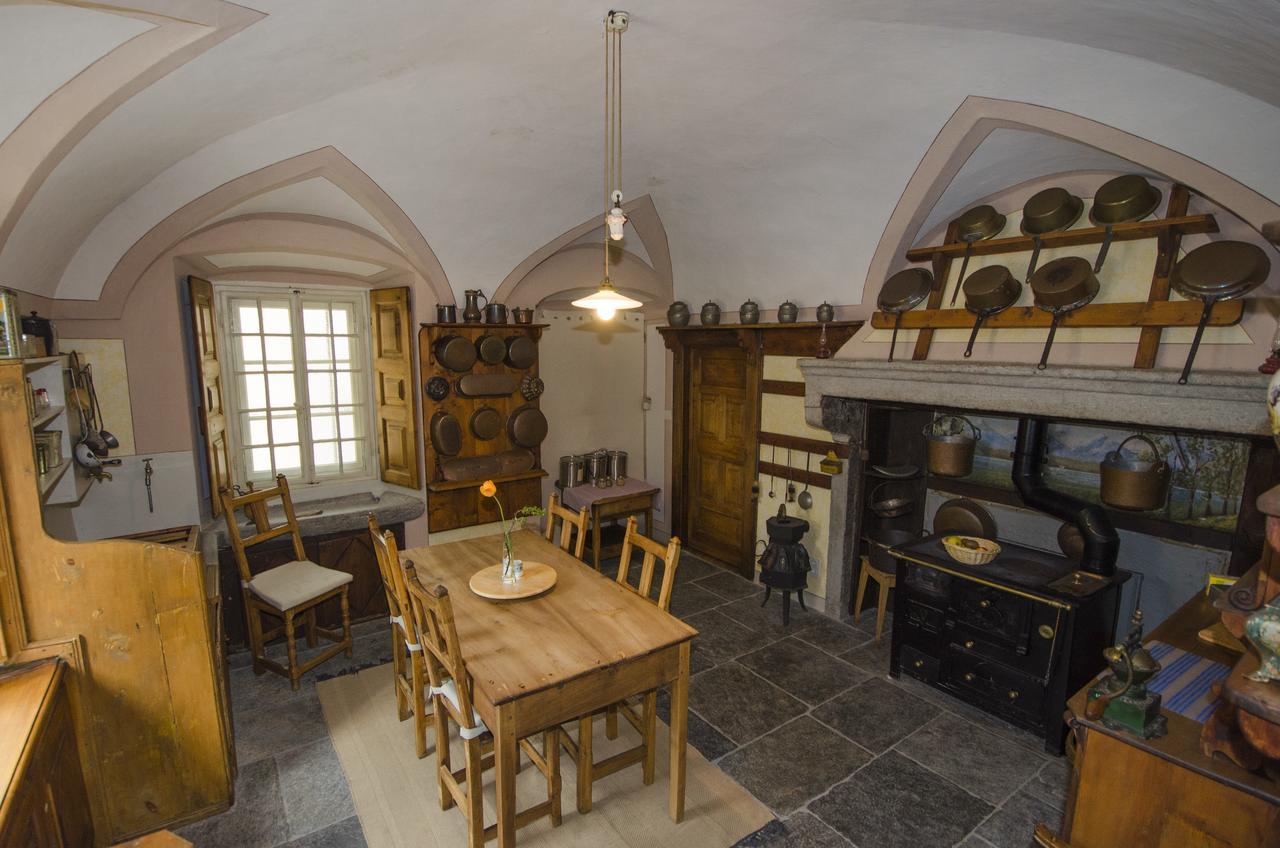 Palazzo Gamboni Swiss Historic Hotel Comologno Esterno foto